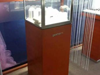 深圳密度板貼飾面烤漆亮光收藏博物館展柜制作工廠 專業(yè)設(shè)計與上門安裝服務(wù)